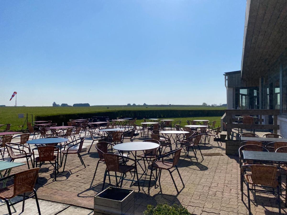 Logis Hotel & Restaurant De L'Aerodrome De La Baie De Somme Buigny-Saint-Maclou ภายนอก รูปภาพ