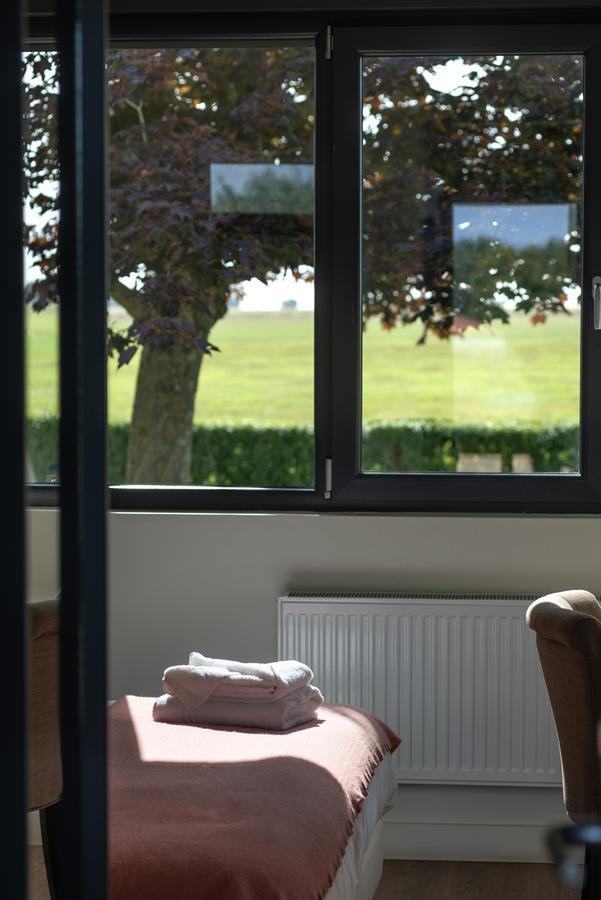 Logis Hotel & Restaurant De L'Aerodrome De La Baie De Somme Buigny-Saint-Maclou ภายนอก รูปภาพ