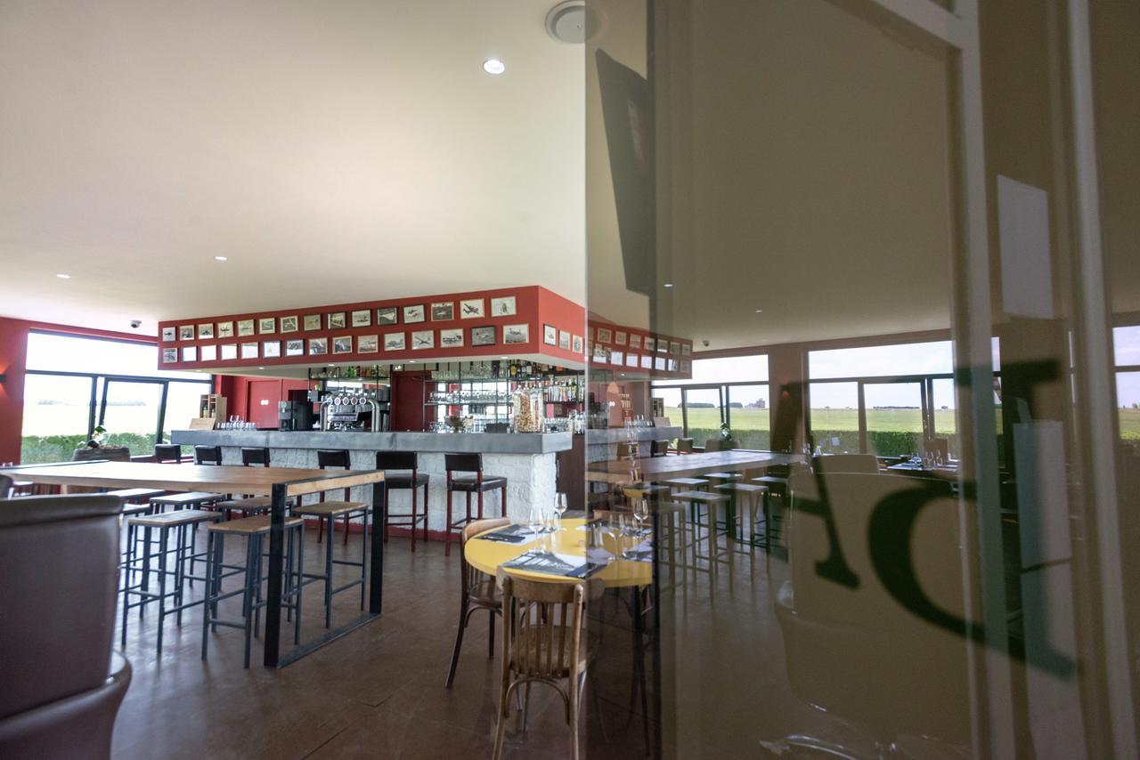 Logis Hotel & Restaurant De L'Aerodrome De La Baie De Somme Buigny-Saint-Maclou ภายนอก รูปภาพ